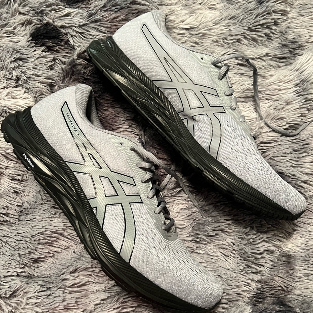 ASICS everyday comfort AmpliFoam gently worn like new